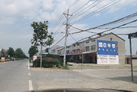 平和如何能保证墙体广告的醒目性？