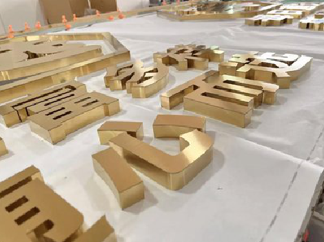 平和拉丝不锈钢字的特点。